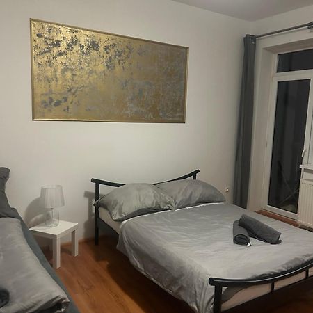 Plaza De Luxe Apartment บราติสลาวา ภายนอก รูปภาพ